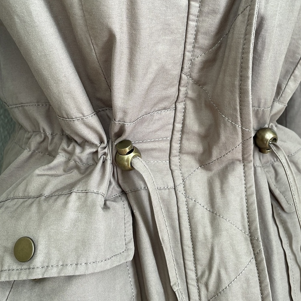 🚫 SOLD LBD Laundry by Design Utility Jacket with Faux Fur Hood Tan S - Picture 9 of 15